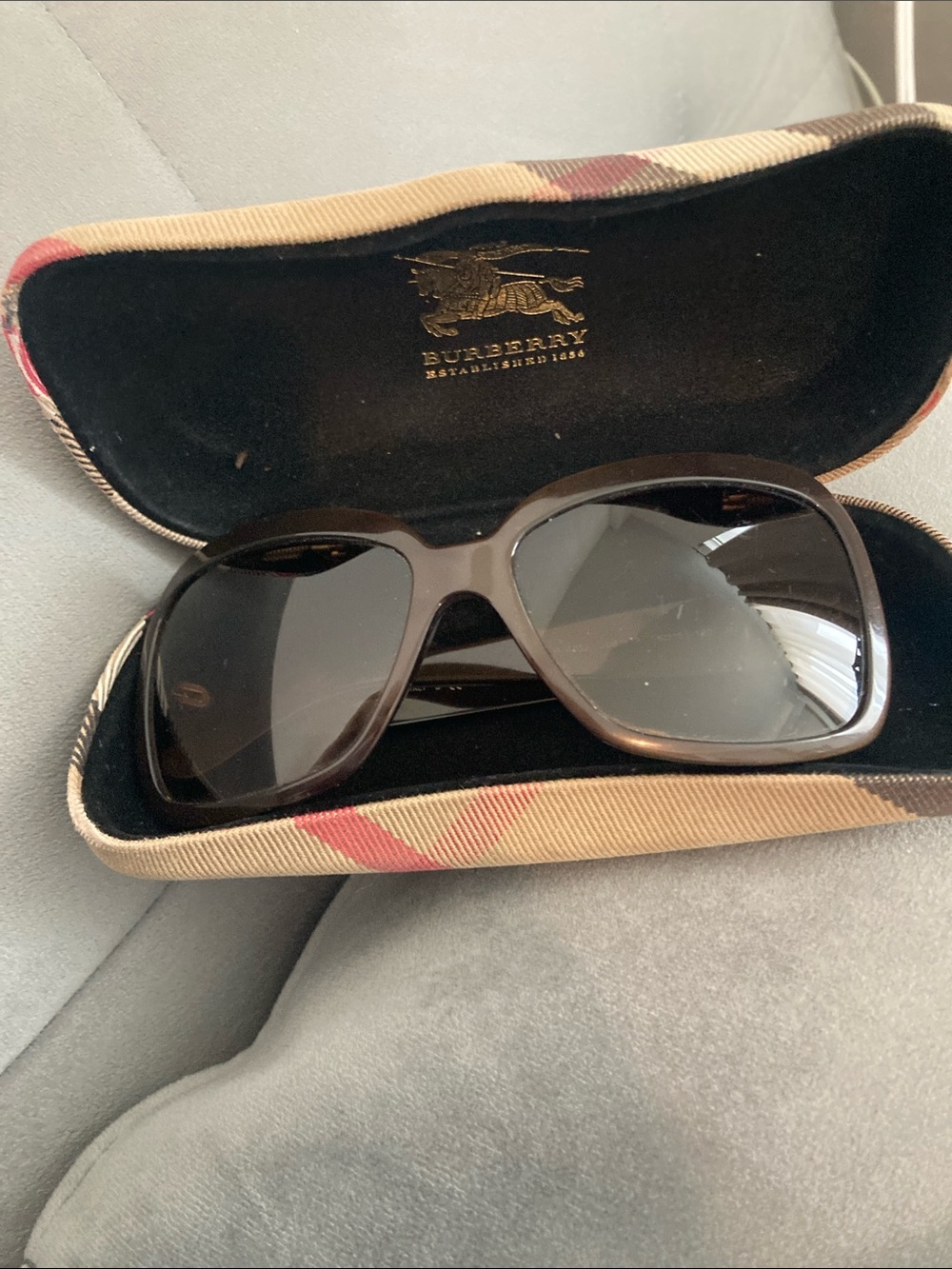 Burberry Brown Gradient Oversized Sunglasses with Beige Plaid Case